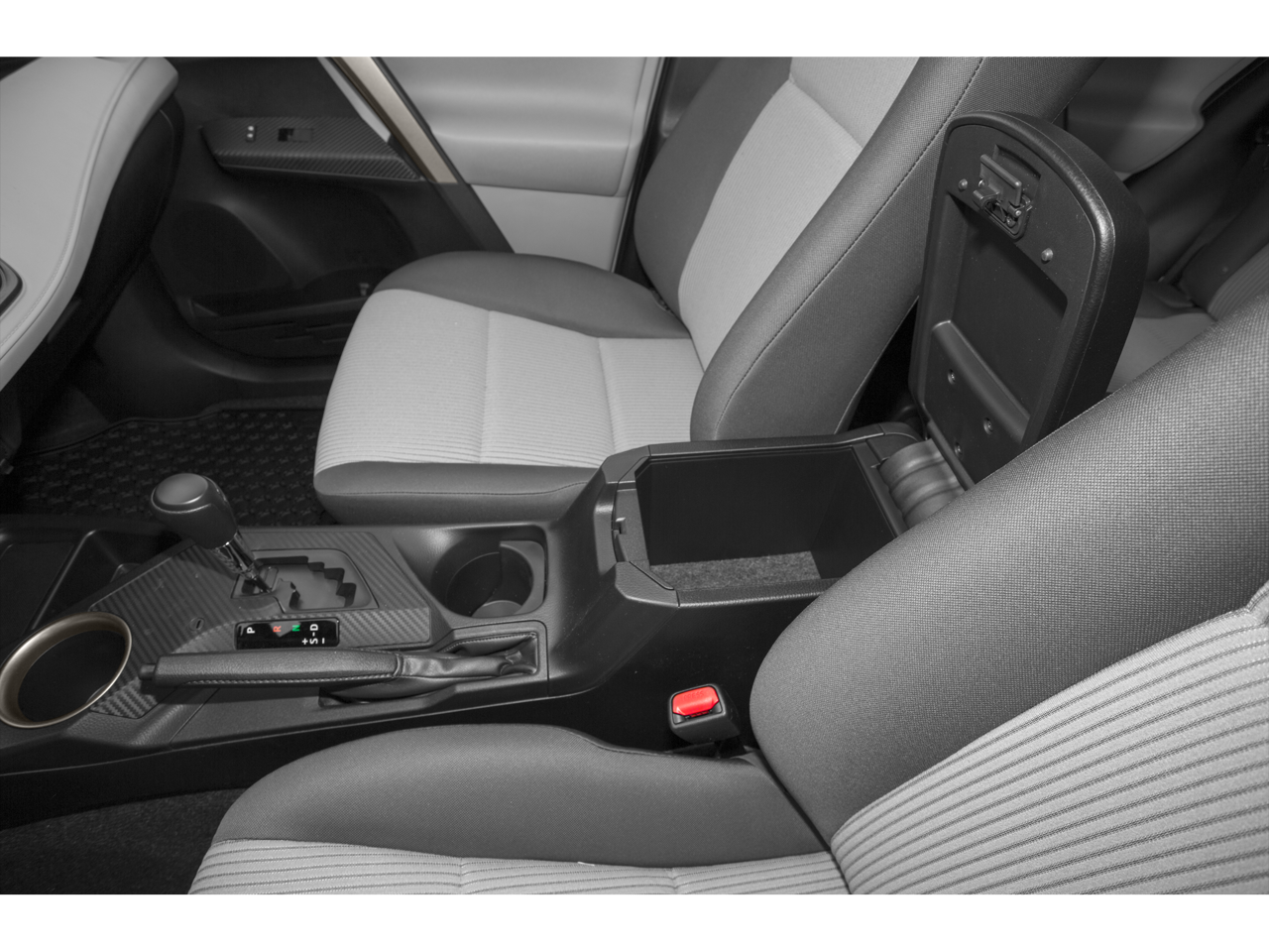 Used 2015 Barcelona Red Metallic Toyota XLE image 32