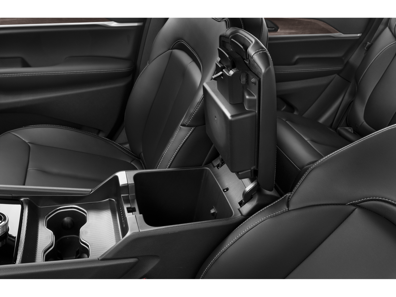 New 2027 Sting-Gray Clearcoat Jeep Laredo Altitude image 25