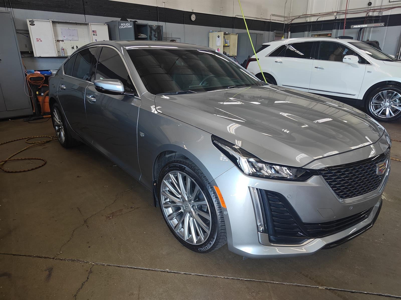 2023 Cadillac CT5 Plata (Argent Silver Metallic) Sedán Tracción en las cuatro ruedas Automática