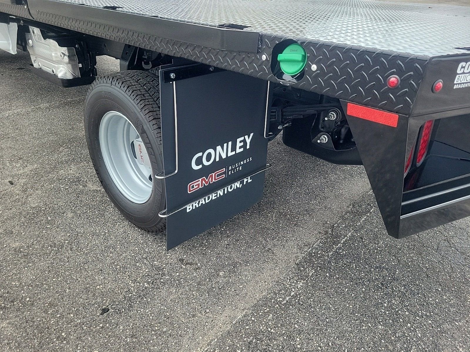 View vehicle photo 7