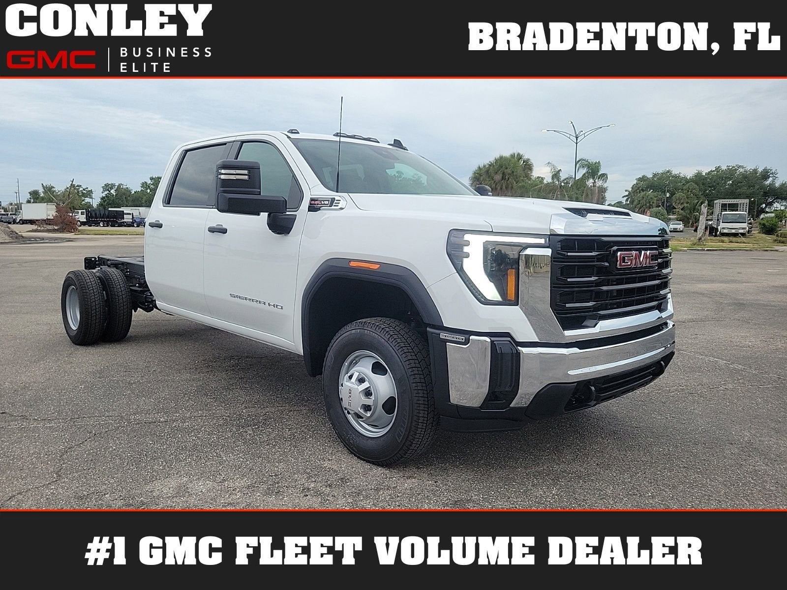 Summit White 2026 GMC Sierra 3500HD Chassis Pickup Truck Four-Wheel Drive Automatic