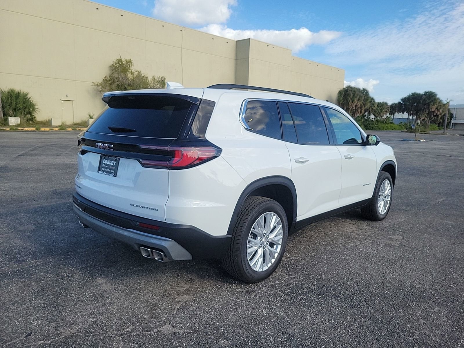 View vehicle photo 5