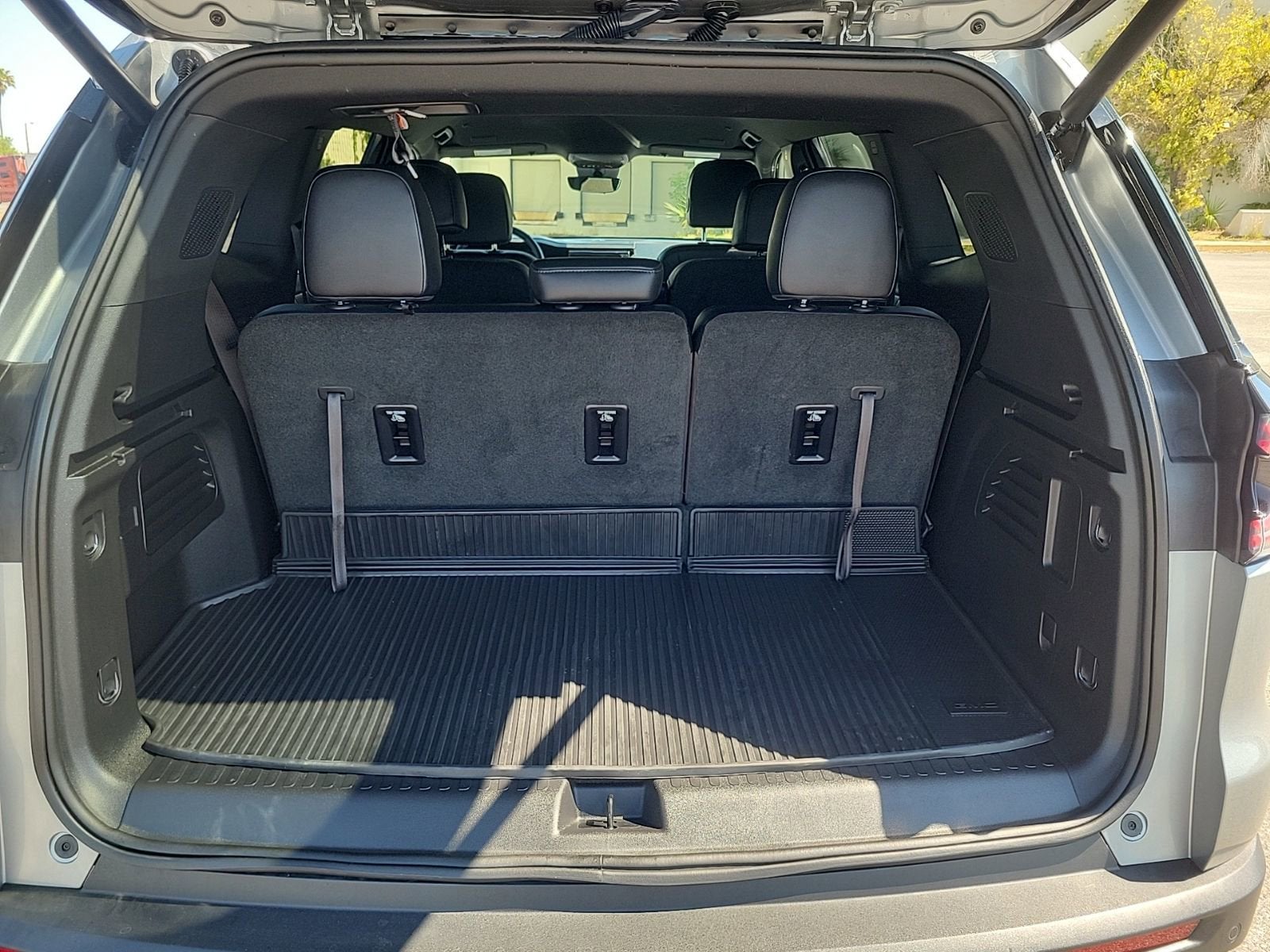 View vehicle photo 7