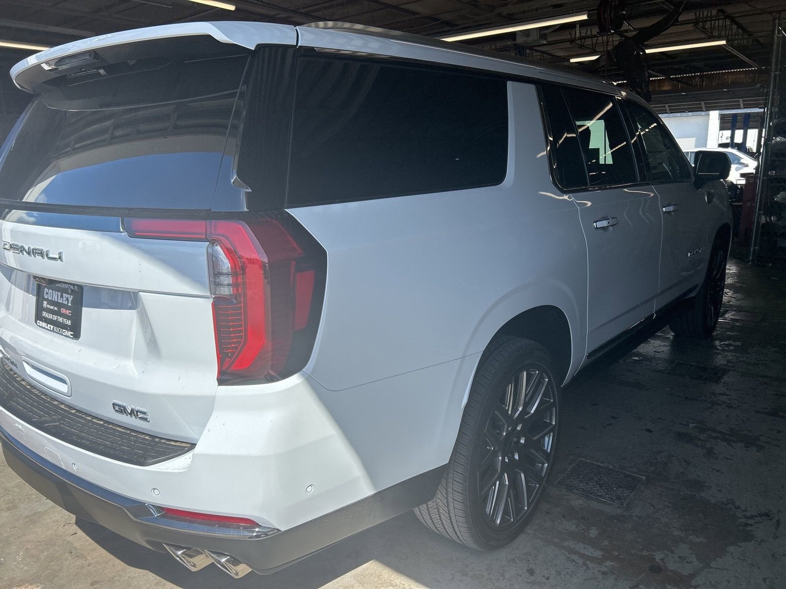 View vehicle photo 4