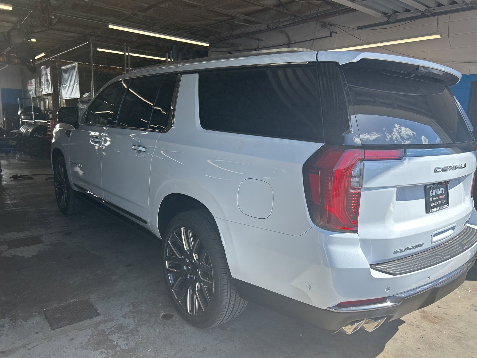 View vehicle photo 5