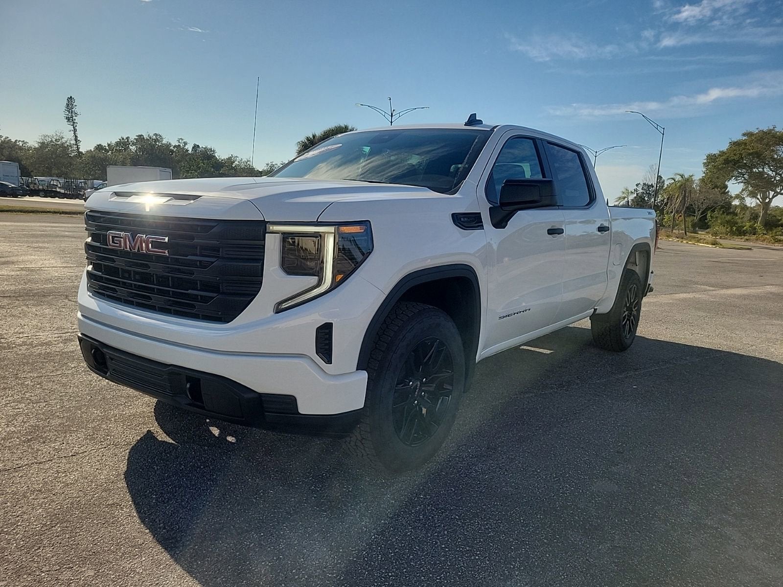 View vehicle photo 3