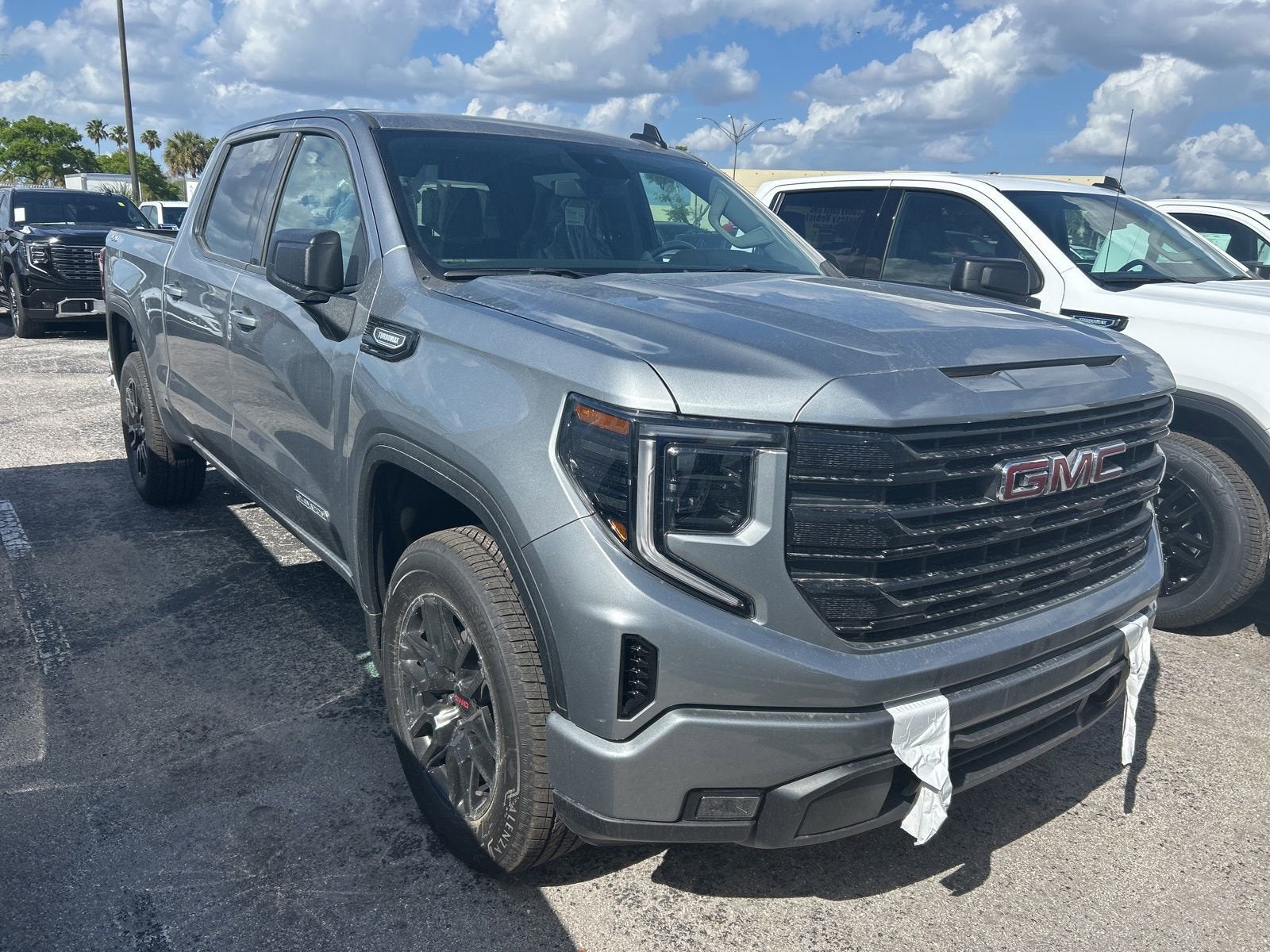 View vehicle photo 3