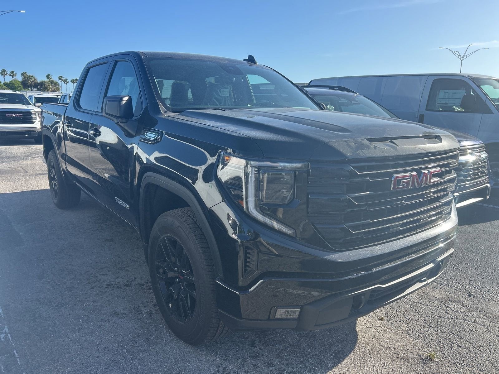 View vehicle photo 3