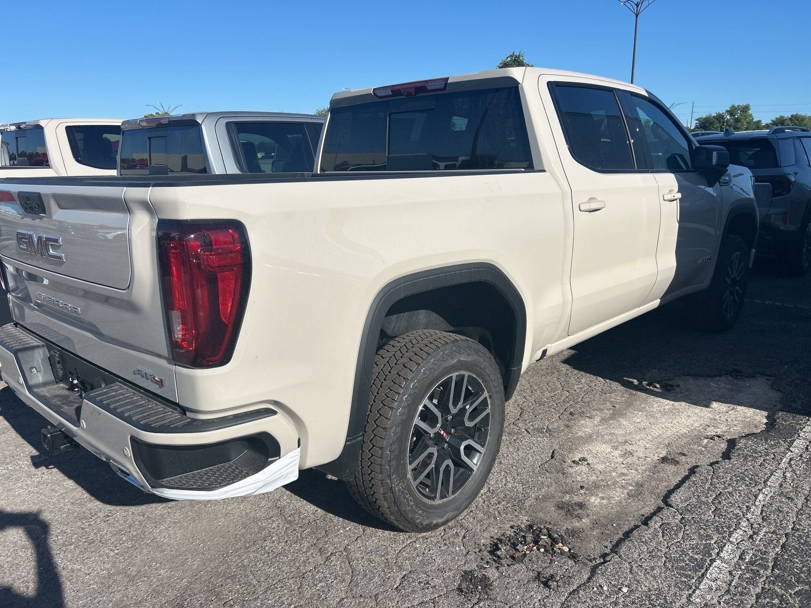 View vehicle photo 4