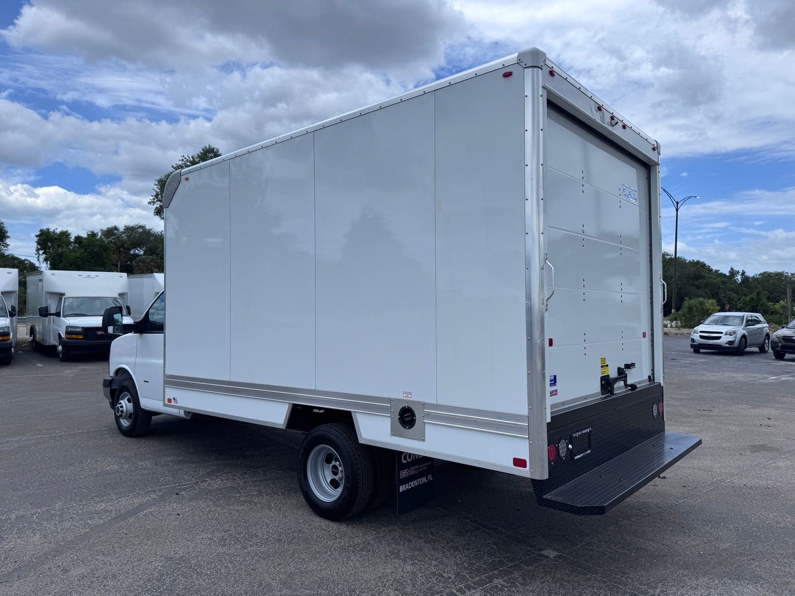 View vehicle photo 4