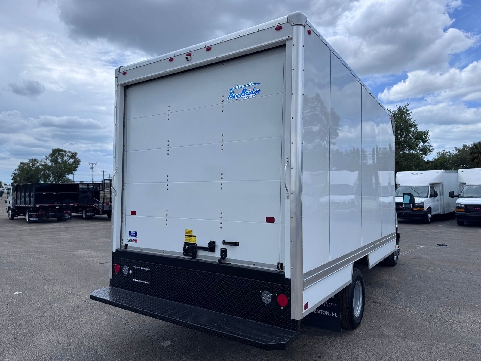 View vehicle photo 5