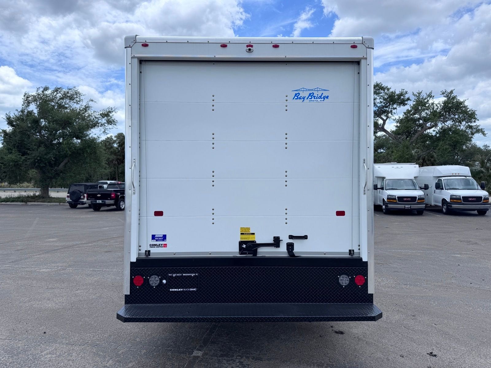 View vehicle photo 6