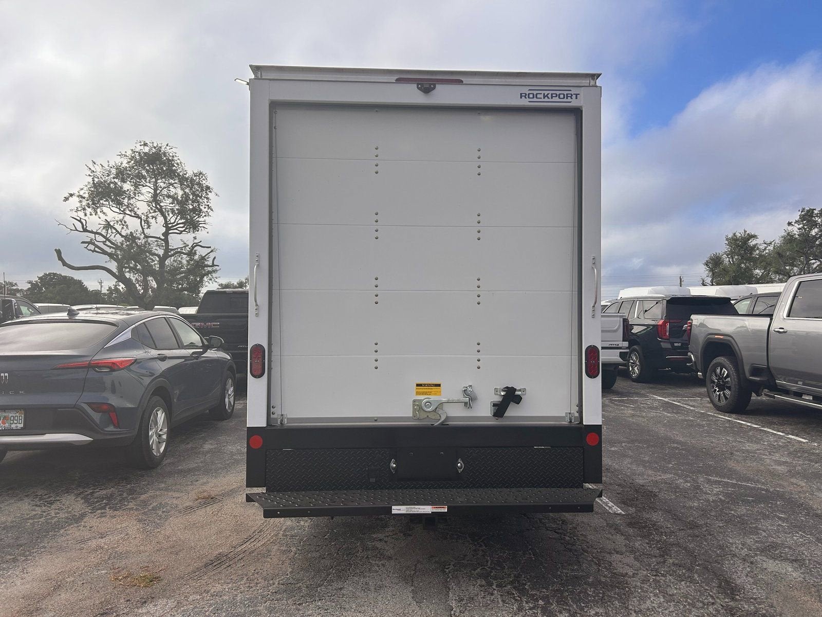 View vehicle photo 7