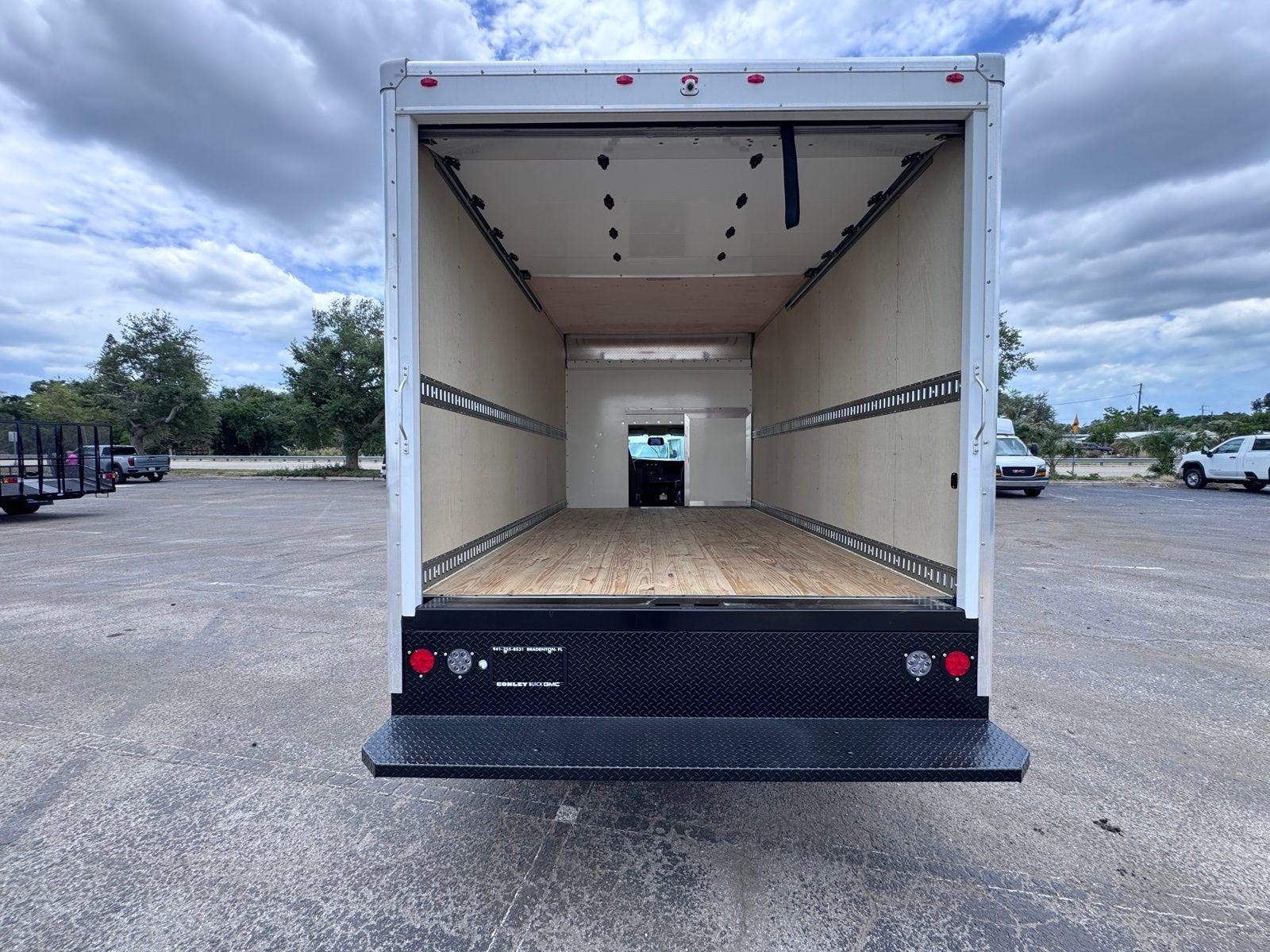 View vehicle photo 7