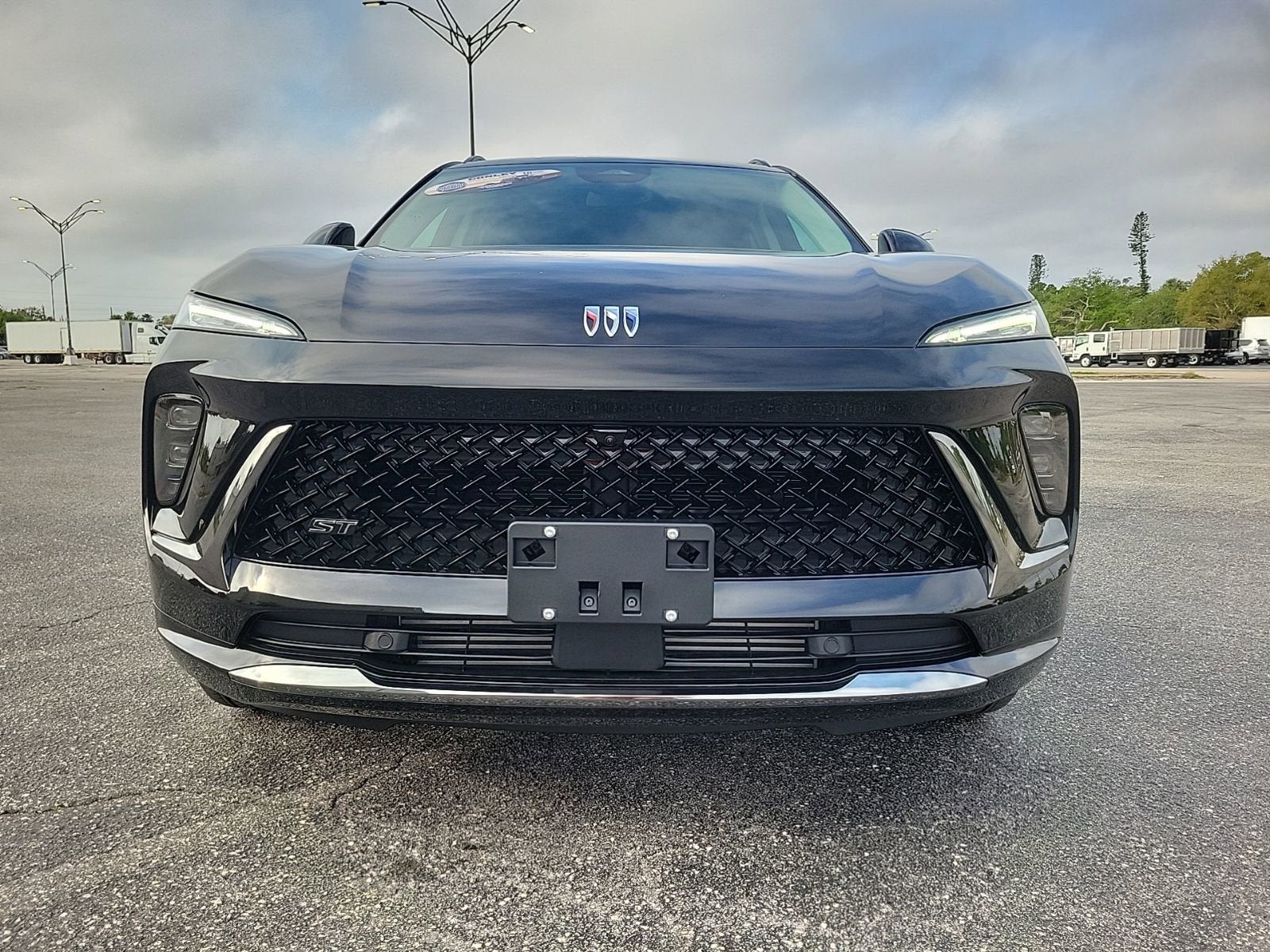 View vehicle photo 3