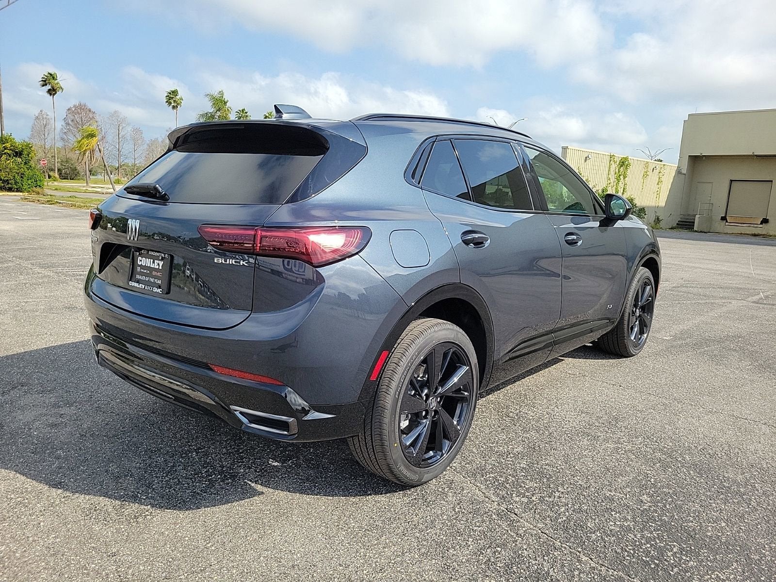 View vehicle photo 5