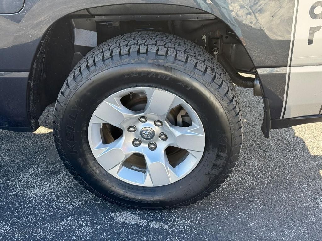 View vehicle photo 7