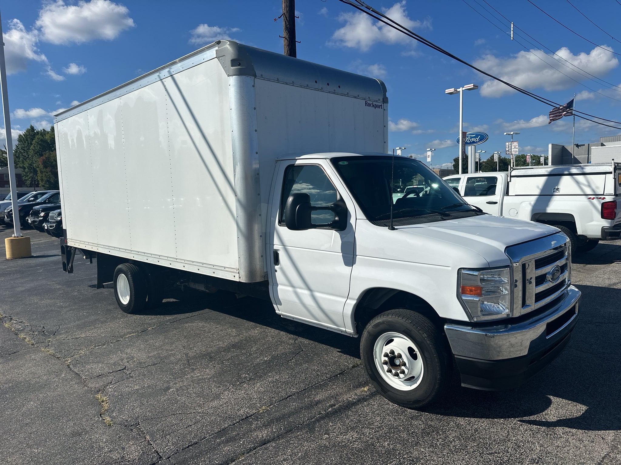 Oxford White 2024 Ford E-Series Chassis Pickup Truck Rear-Wheel Drive 6-Speed Automatic