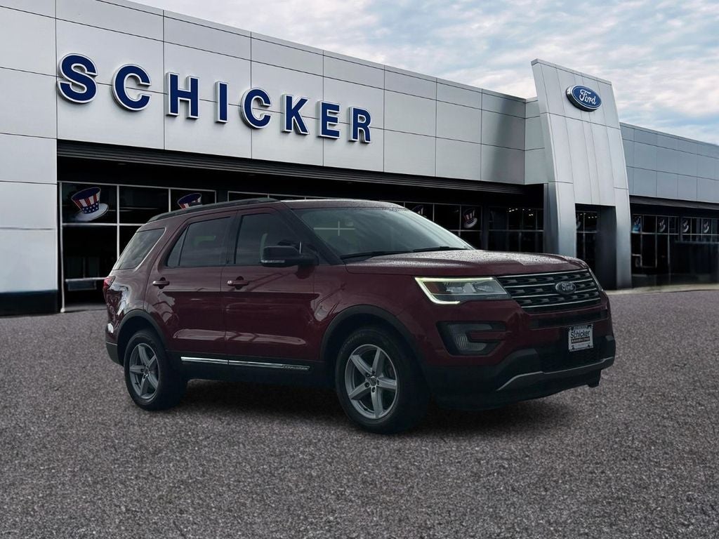  2017 Ford Explorer XLT AWD   