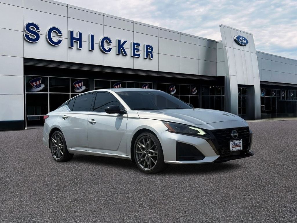 Brilliant Silver Metallic 2023 Nissan Altima Sedan Front-Wheel Drive Continuously Variable Transmission