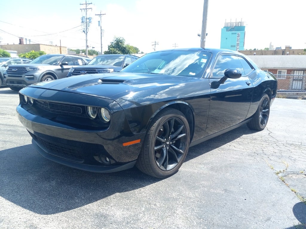 Pitch Black Clearcoat 2017 Dodge Challenger Coupe Rear-Wheel Drive 8-Speed Automatic