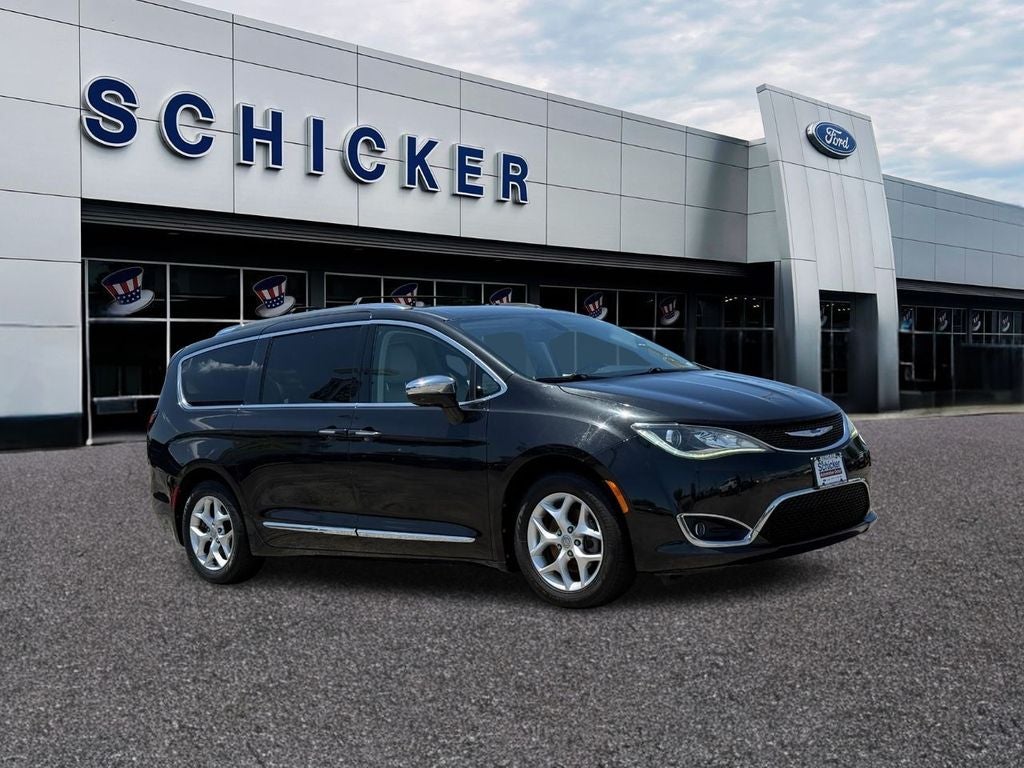 Brilliant Black Crystal Pearlcoat 2020 Chrysler Pacifica Minivan Front-Wheel Drive 9-Speed Automatic