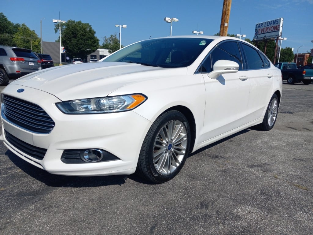 White Platinum Metallic Tri-Coat 2016 Ford Fusion Sedan Front-Wheel Drive 6-Speed Automatic