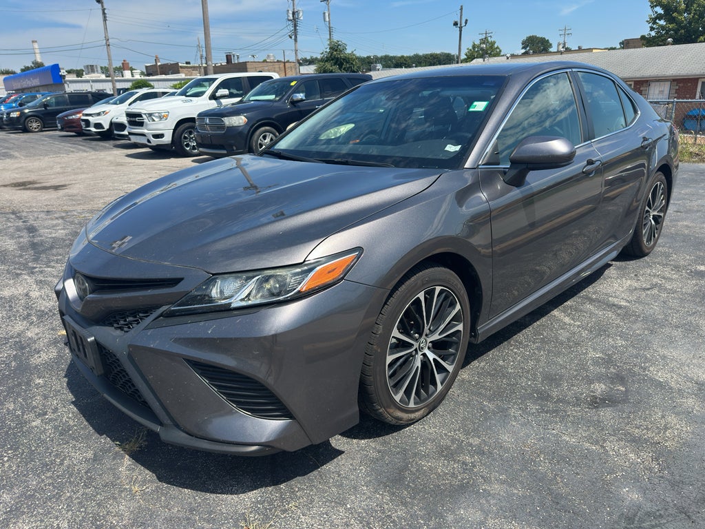 2020 Toyota Camry Gris (Predawn Gray Mica) Sedán Tracción delantera 8 velocidades Automática
