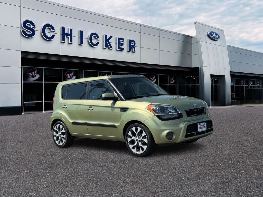 Alien Pearl Metallic 2013 Kia Soul Wagon Front-Wheel Drive 6-Speed Automatic