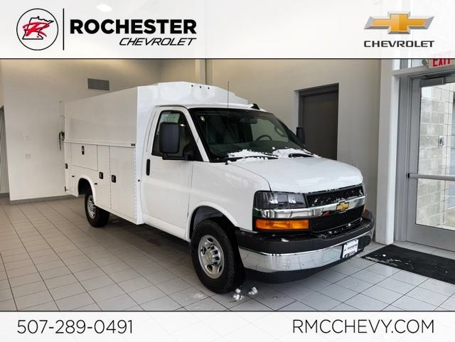 Summit White 2026 Chevrolet Express Chassis Van Rear-Wheel Drive Automatic