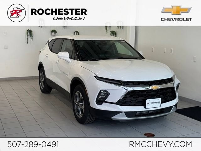 Summit White 2026 Chevrolet Blazer SUV / Crossover  Automatic