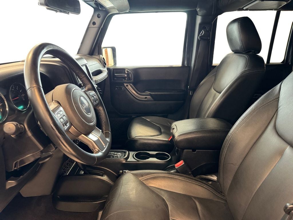 Used 2018 Rhino Clearcoat Jeep Sahara image 10