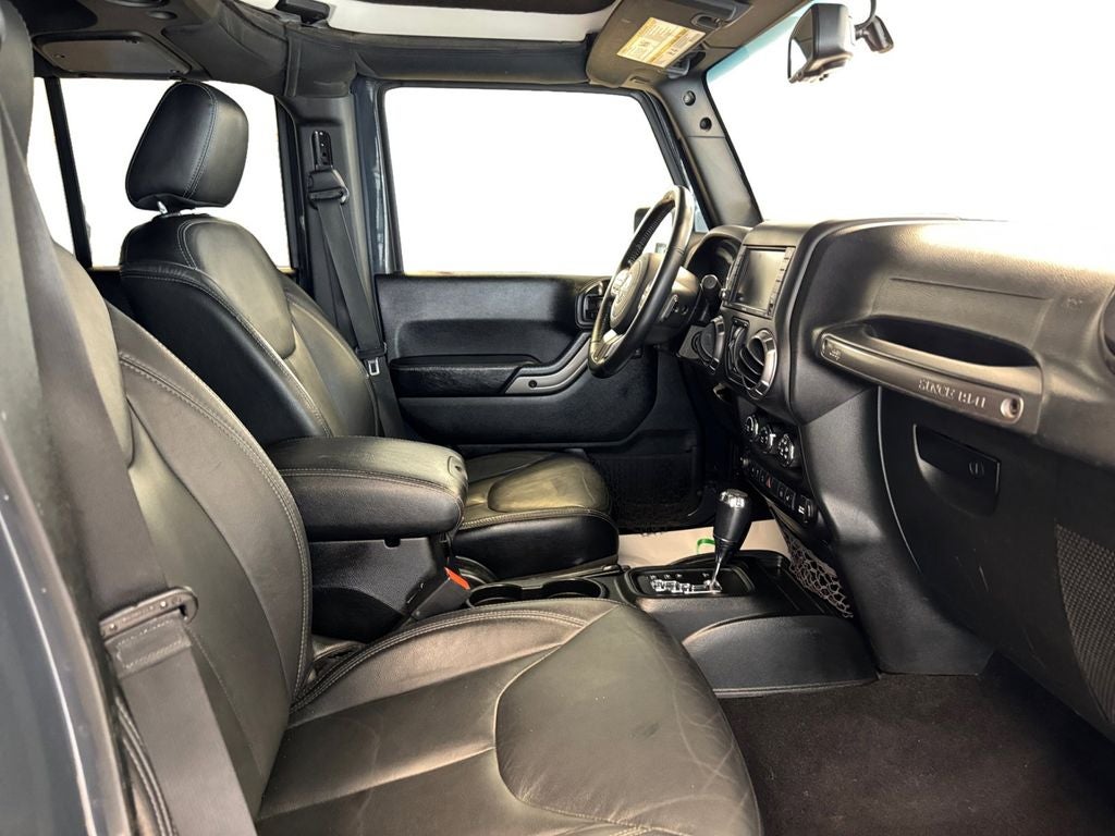 Used 2018 Rhino Clearcoat Jeep Sahara image 17