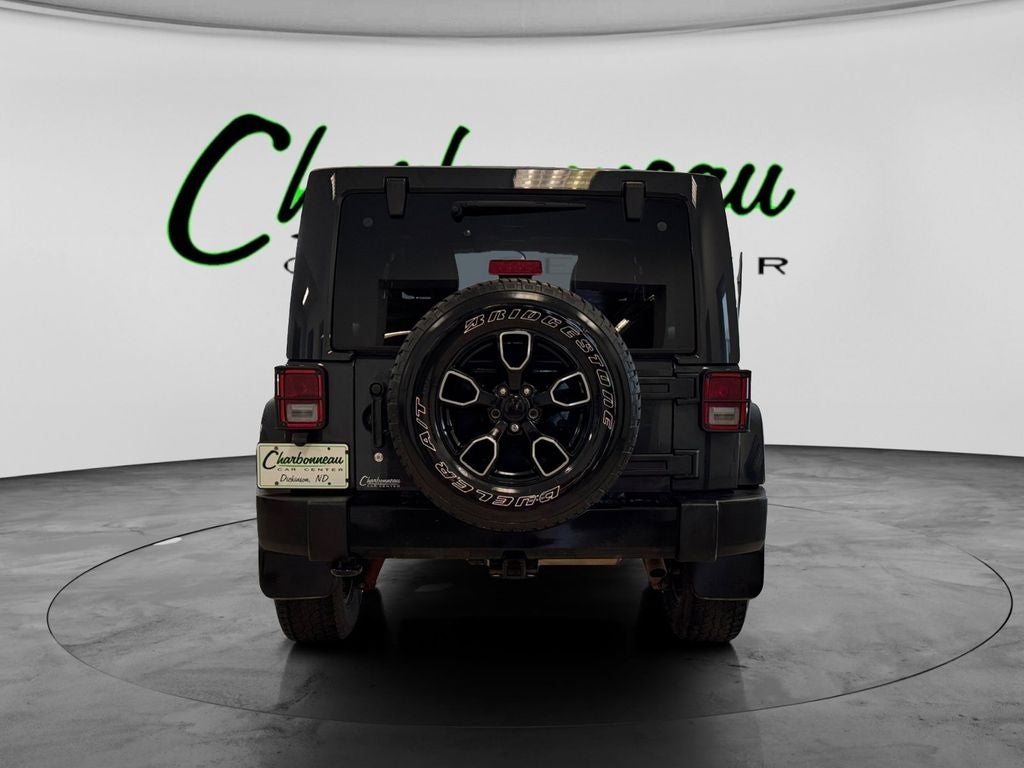 Used 2018 Rhino Clearcoat Jeep Sahara image 4