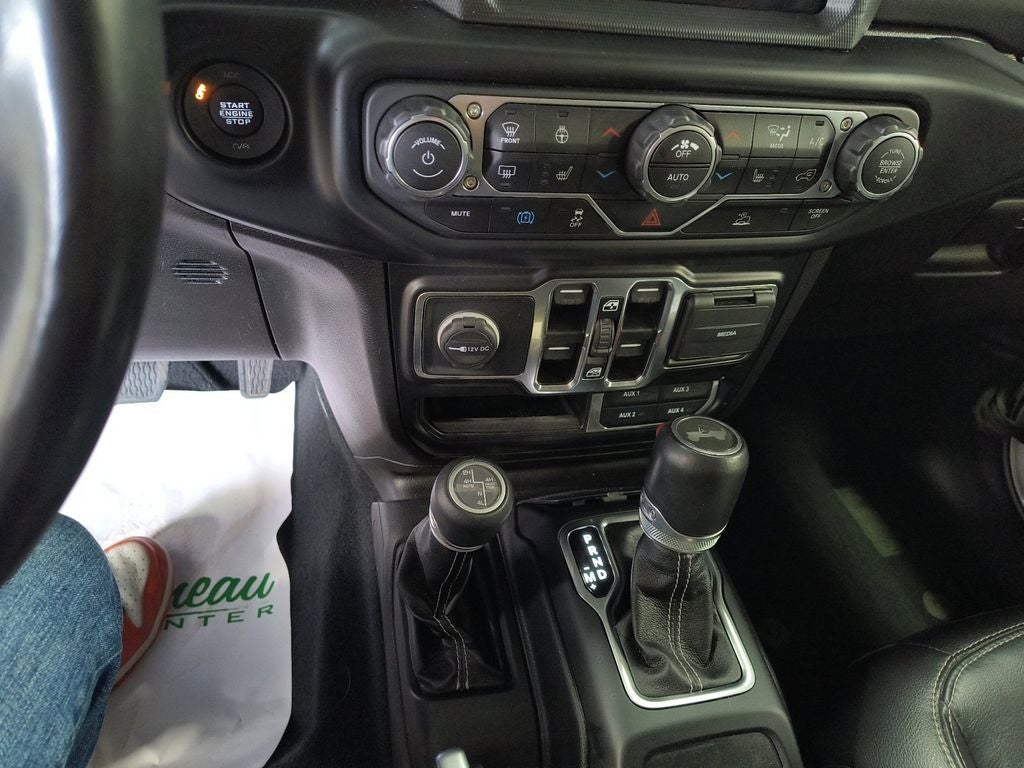 Used 2022 Bright White Clearcoat Jeep Unlimited Sahara 4x4 image 15