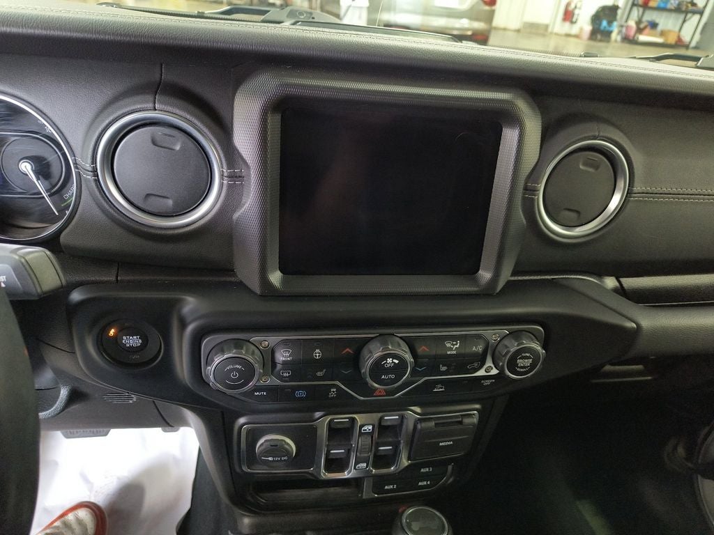 Used 2022 Bright White Clearcoat Jeep Unlimited Sahara 4x4 image 21