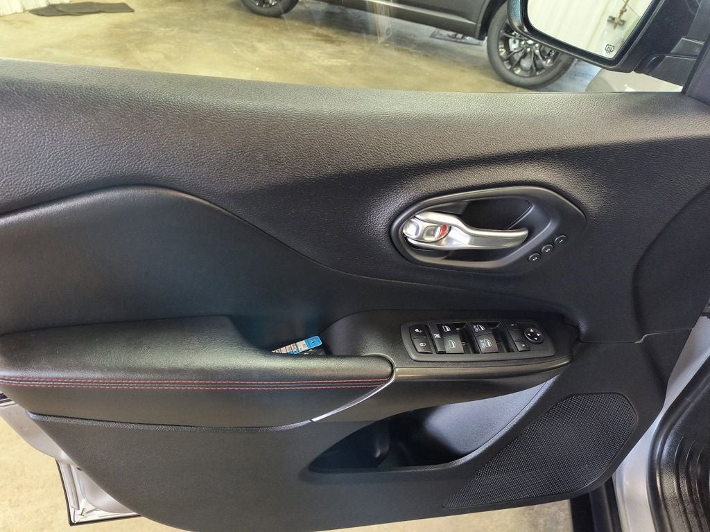 Used 2020 Billet Silver Metallic Clearcoat Jeep Trailhawk Elite 4x4 image 11