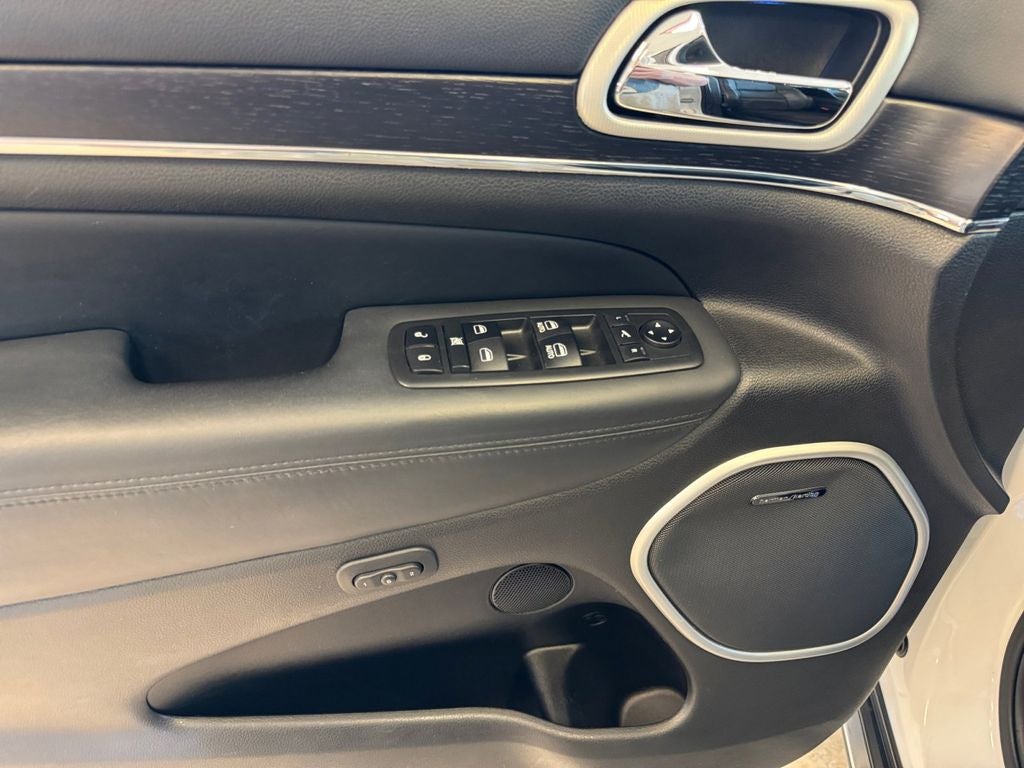 Used 2018 Bright White Clearcoat Jeep Summit 4x4 image 11