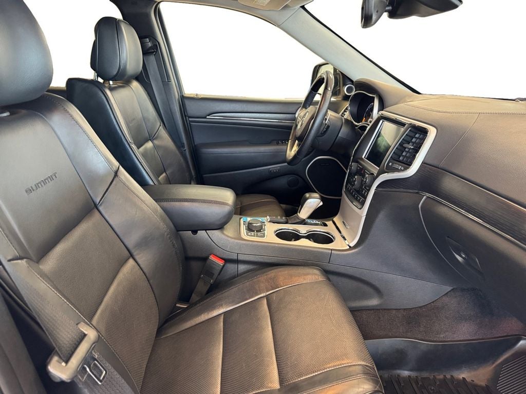 Used 2018 Bright White Clearcoat Jeep Summit 4x4 image 17