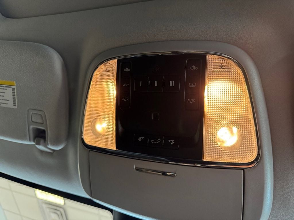 Used 2018 Bright White Clearcoat Jeep Summit 4x4 image 22