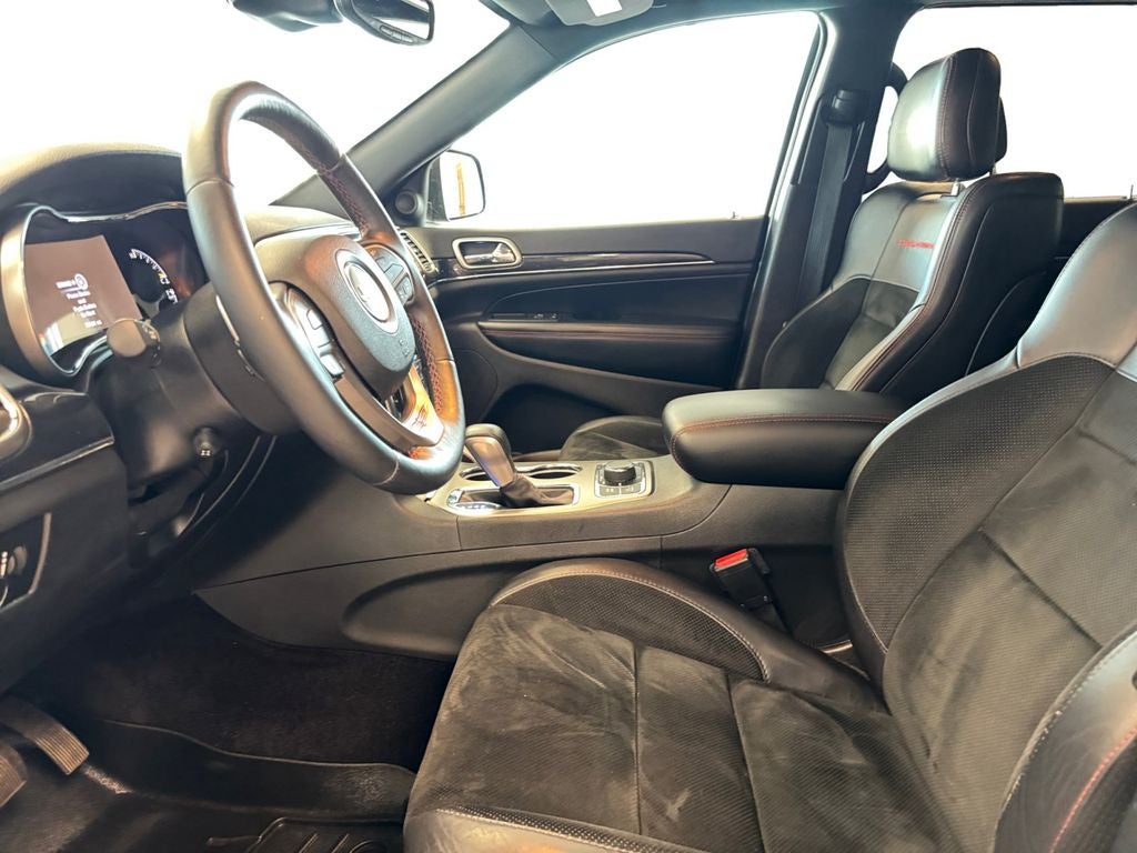 Used 2017 Velvet Red Pearlcoat Jeep Trailhawk 4x4 image 10