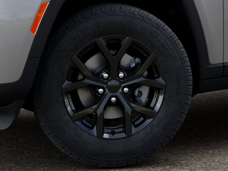 New 2026 Silver Zynith Exterior Paint Jeep GRAND CHEROKEE LAREDO ALTITUDE 4X4 image 13