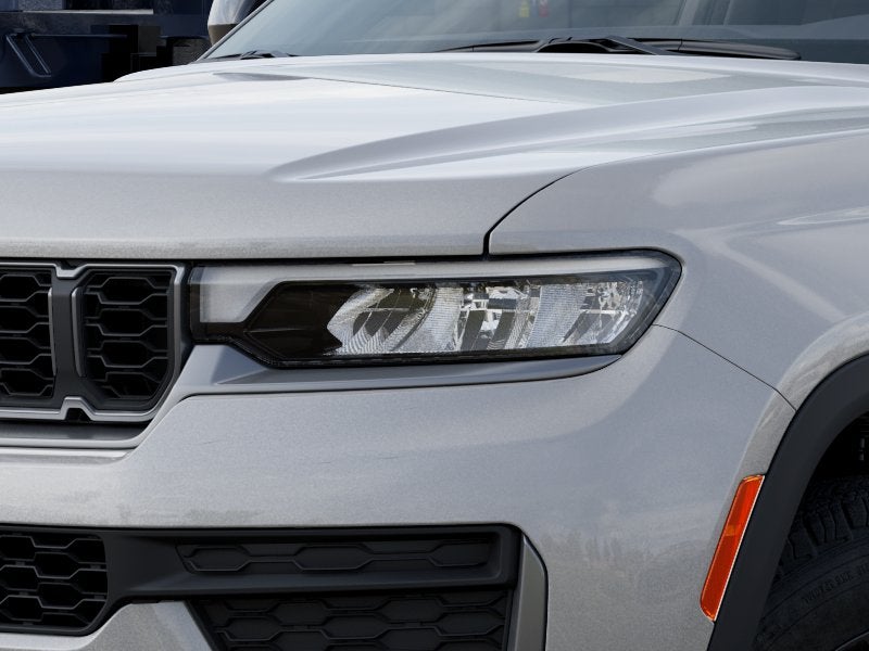 New 2026 Silver Zynith Exterior Paint Jeep GRAND CHEROKEE LAREDO ALTITUDE 4X4 image 15