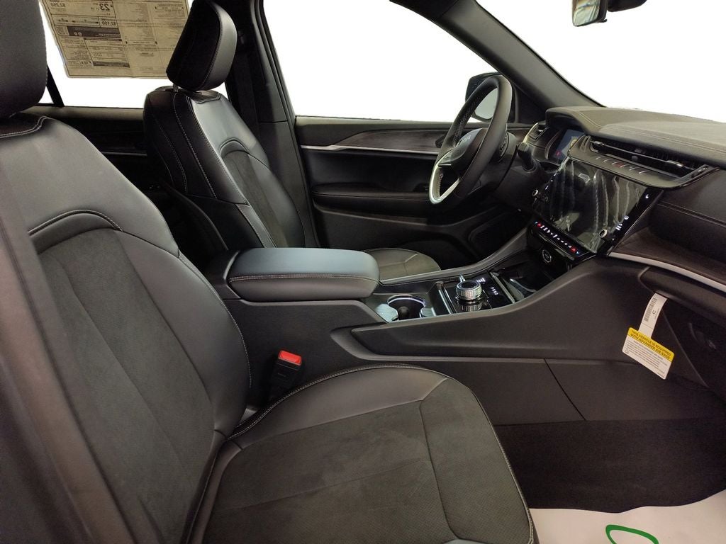 New 2026 Baltic Gray Metallic Clear-Coat Exterior Paint Jeep GRAND CHEROKEE LAREDO ALTITUDE 4X4 image 17