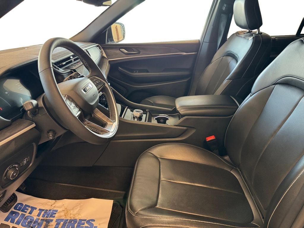 Used 2024 Midnight Sky Jeep Limited 4x4 image 10