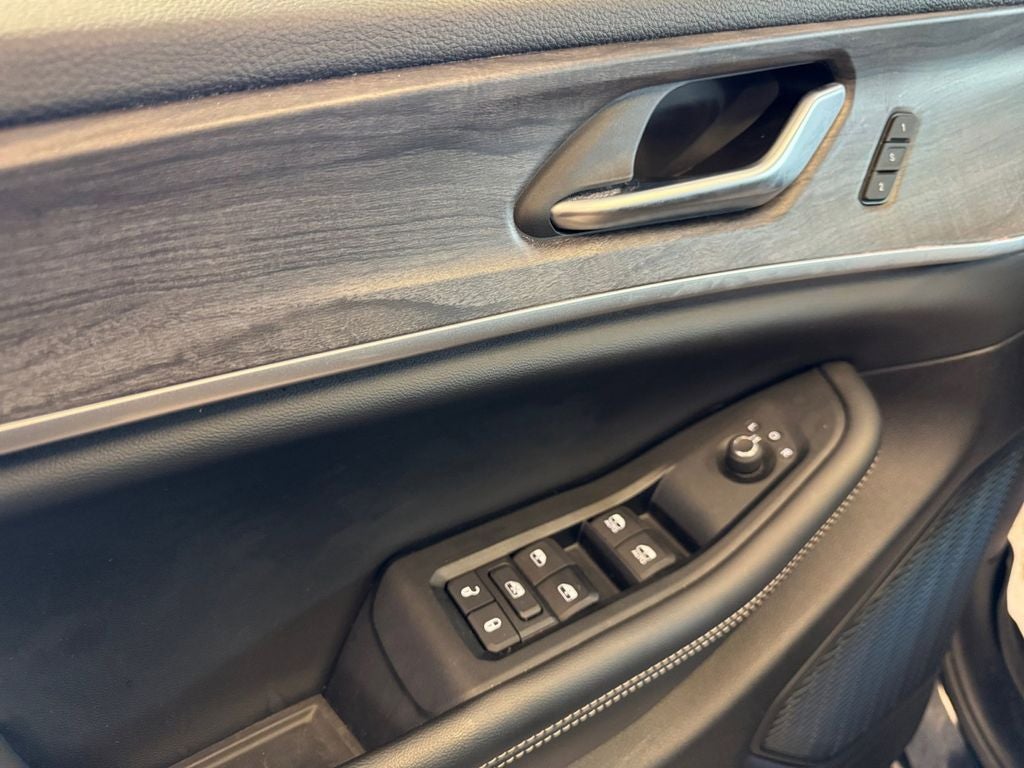 Used 2024 Midnight Sky Jeep Limited 4x4 image 11