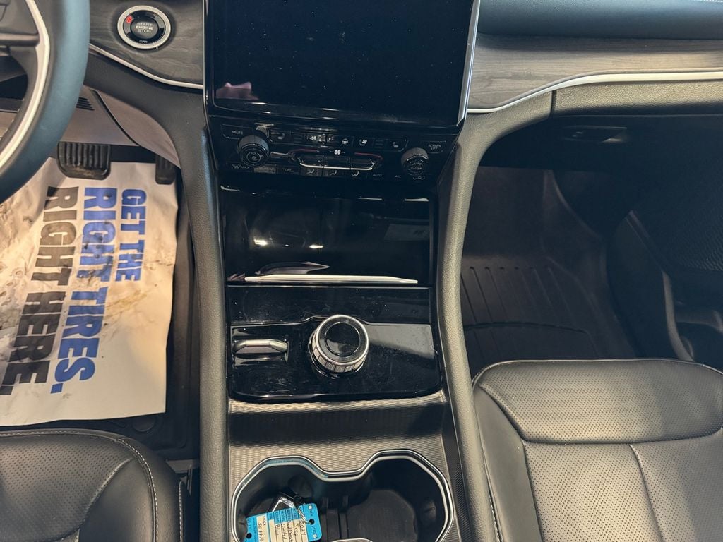 Used 2024 Midnight Sky Jeep Limited 4x4 image 15