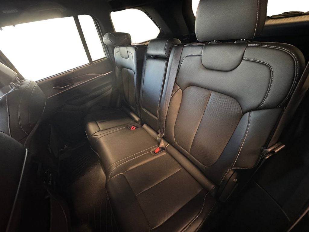 Used 2024 Midnight Sky Jeep Limited 4x4 image 16