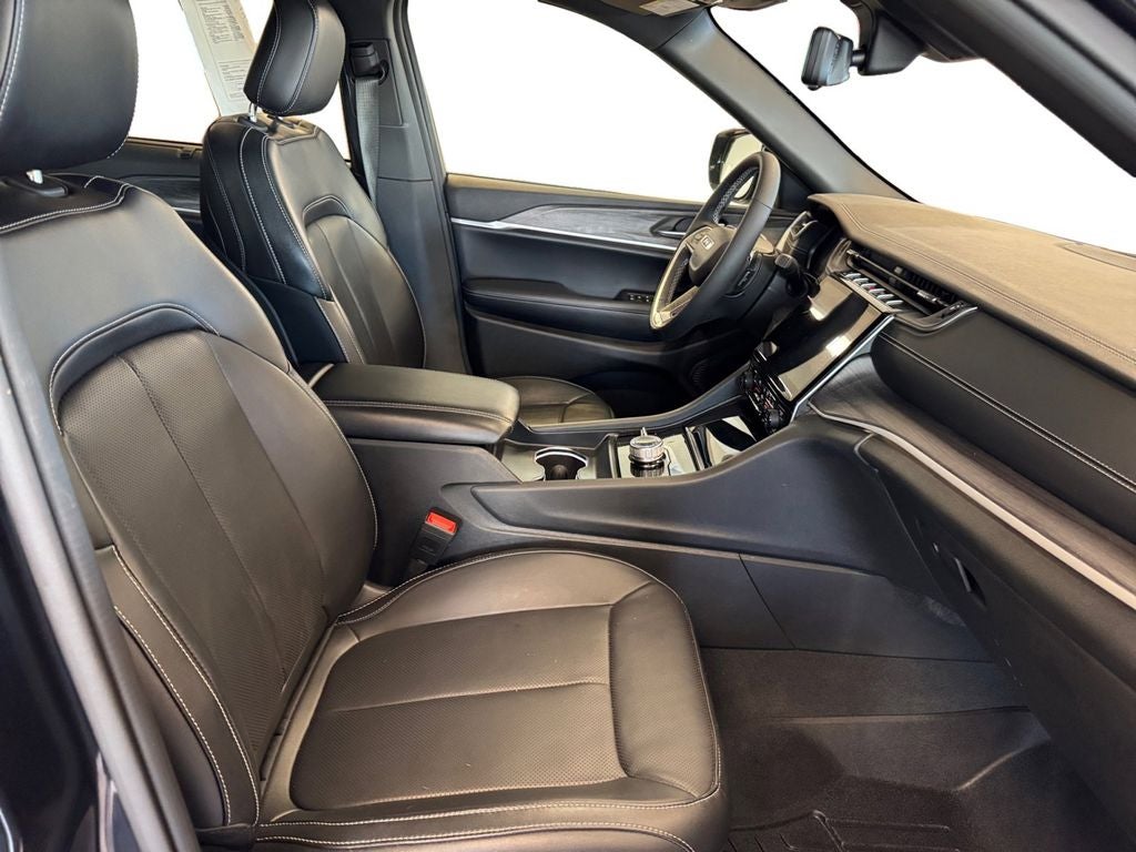 Used 2024 Midnight Sky Jeep Limited 4x4 image 17