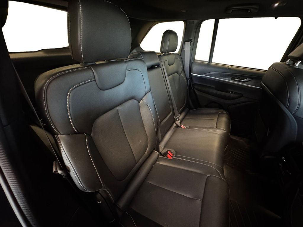 Used 2024 Midnight Sky Jeep Limited 4x4 image 18